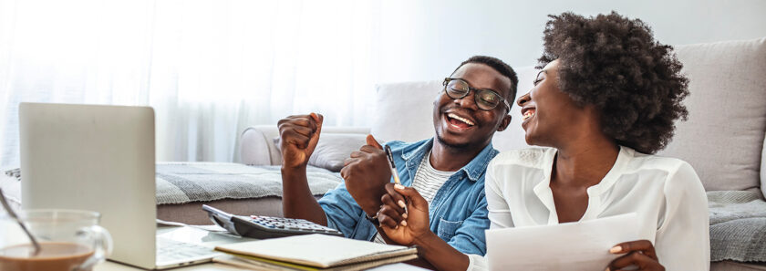 a man and lady celebrate after finding the perfect checking account.