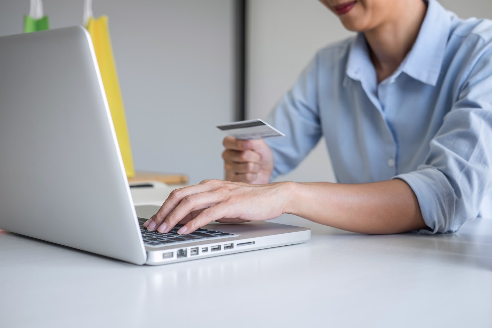 woman using her checking account for free to make online bill payments